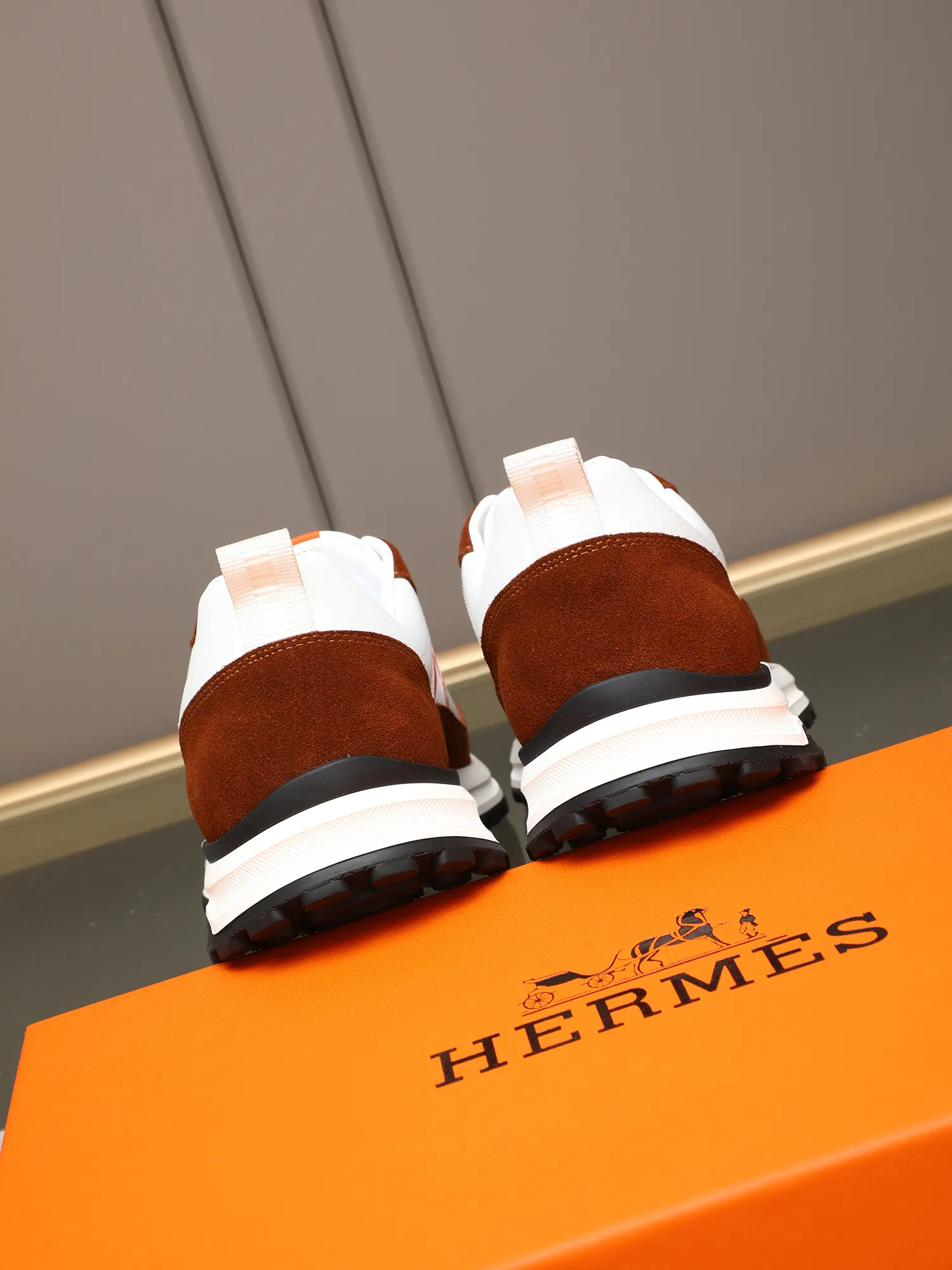 📛📛📛Men's shoes💰P420 (Hermes)🆕Men's color-blocked sneakers, with textured calfskin details. Spliced ​​with original cowhide, this shoe draws inspiration from the equestrian world, integrating technical details and practical functions. Breathable sheep lining, original combination outsole, high-end quality, and every detail is perfectly combined! Size: 38-44 (45 can be customized)